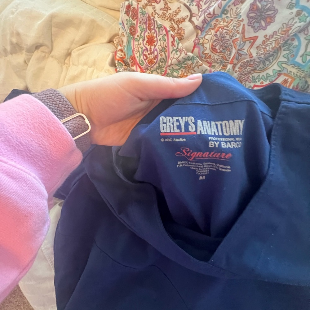 Grey’s Anatomy by Barco scrub set in NAVY BLUE size MEDIUM - Picture 4 of 12